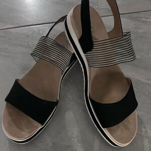 Lifestride’s Zing Flat Sandal - Gently used, Size 10.